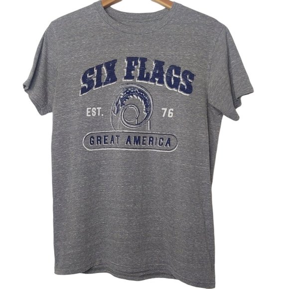 Six Flags Great America EST 1976 Medium T Shirt Amusement Park Roller Coaster - Picture 1 of 4